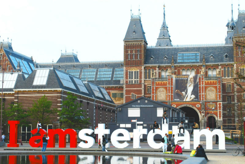 Le Rijksmuseum avec la mention "I amsterdam" slogan de la ville.