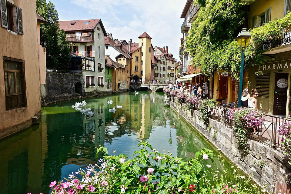 Comment choisir une location de vacances à Annecy ?