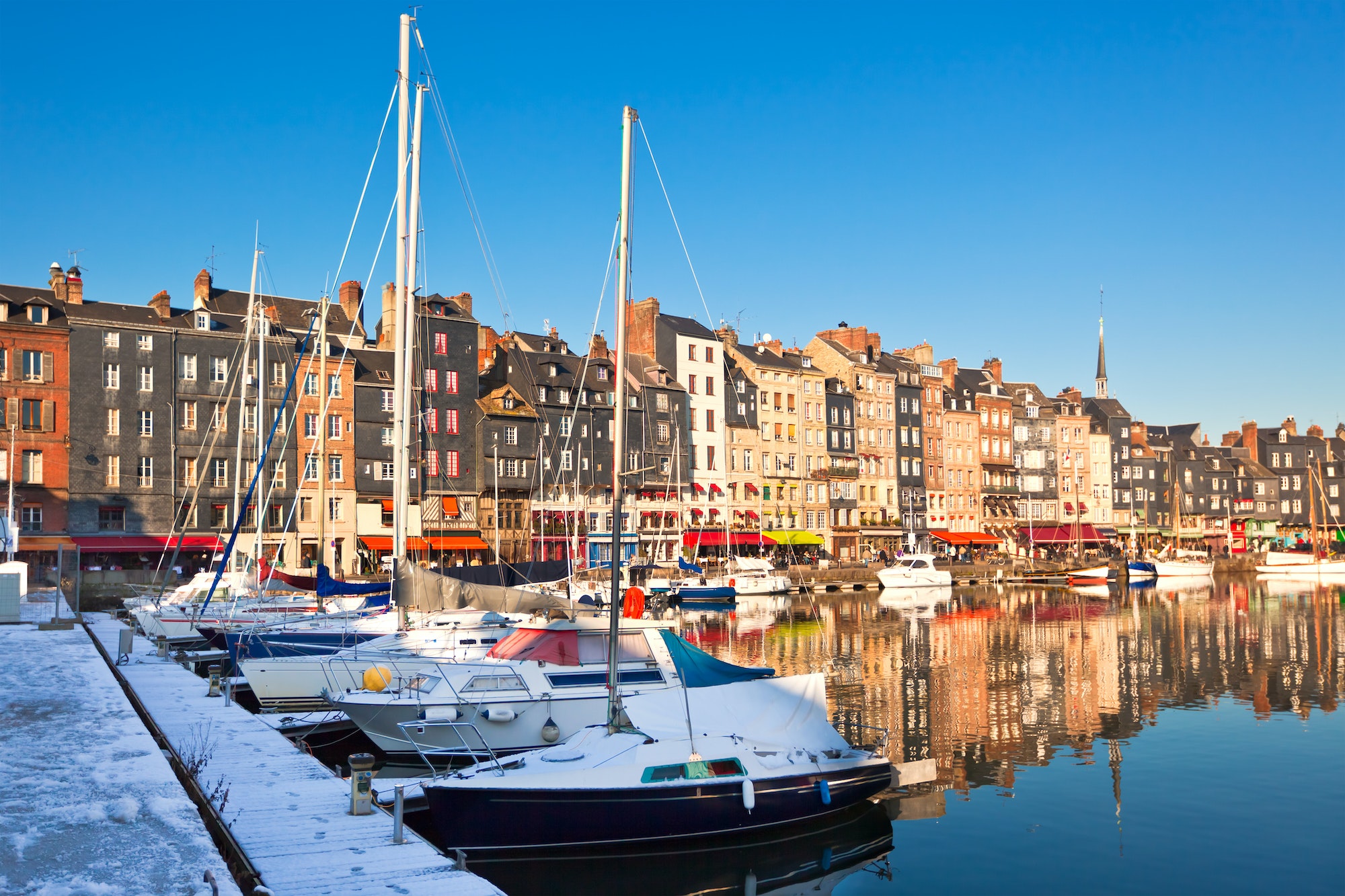 Le charme de Honfleur : un joyau normand au bord de la mer