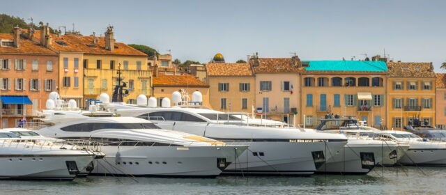 Un aperçu de la vie luxueuse à Saint-Tropez, le joyau de la Côte d’Azur